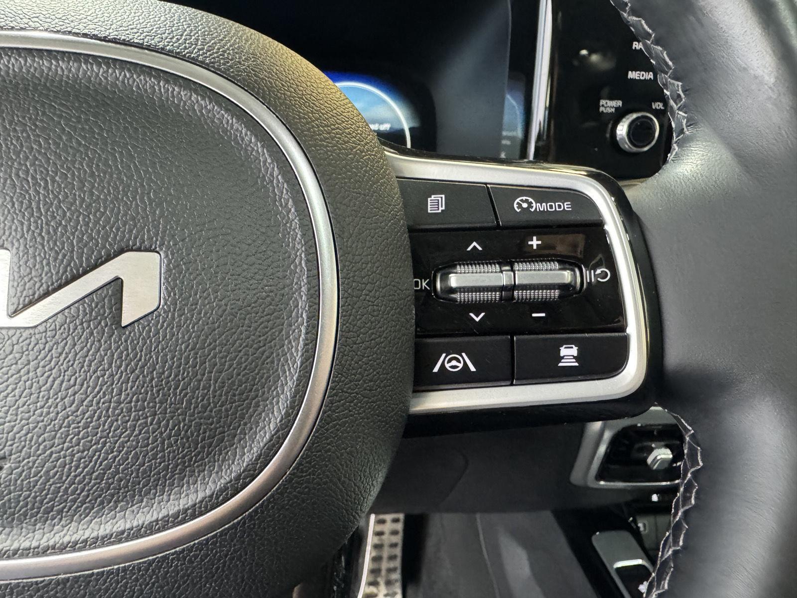 Vehicle photo 15