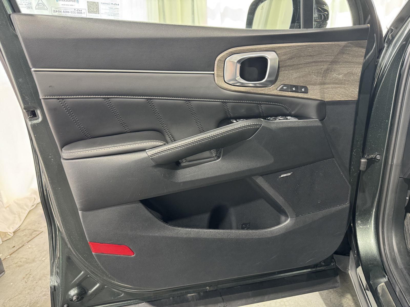 Vehicle photo 16