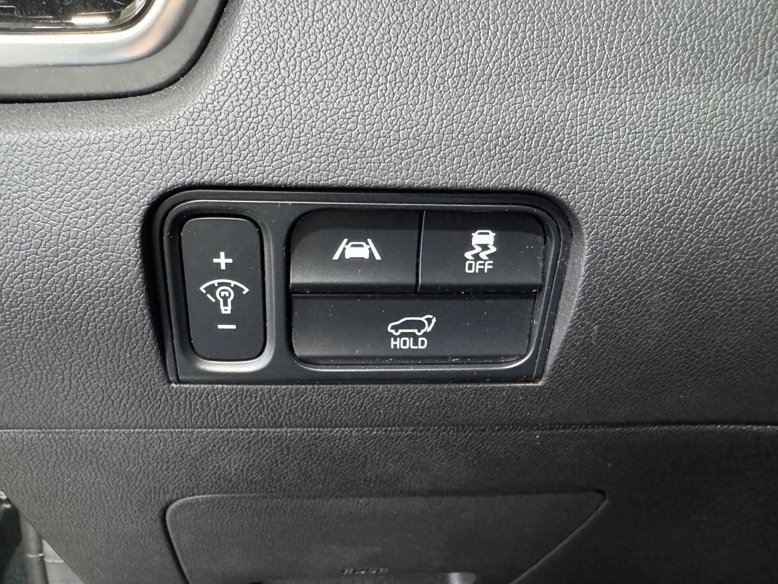 Vehicle photo 17