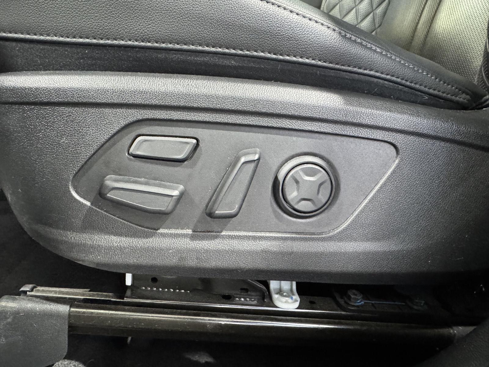 Vehicle photo 20