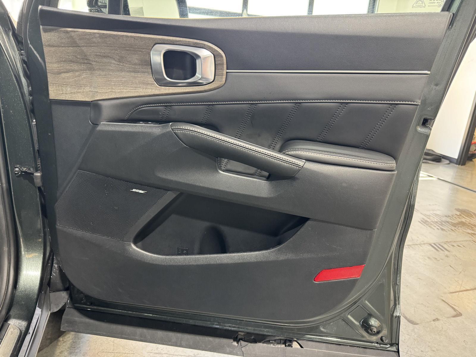 Vehicle photo 23