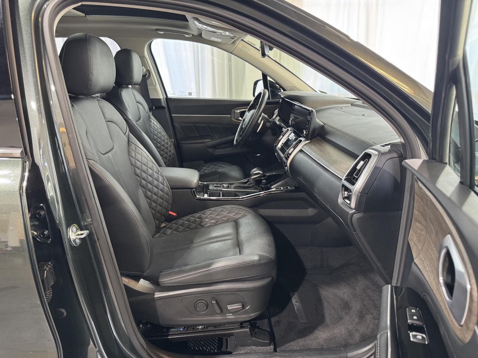 Vehicle photo 24