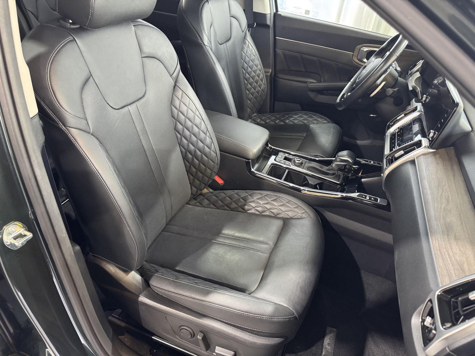 Vehicle photo 25