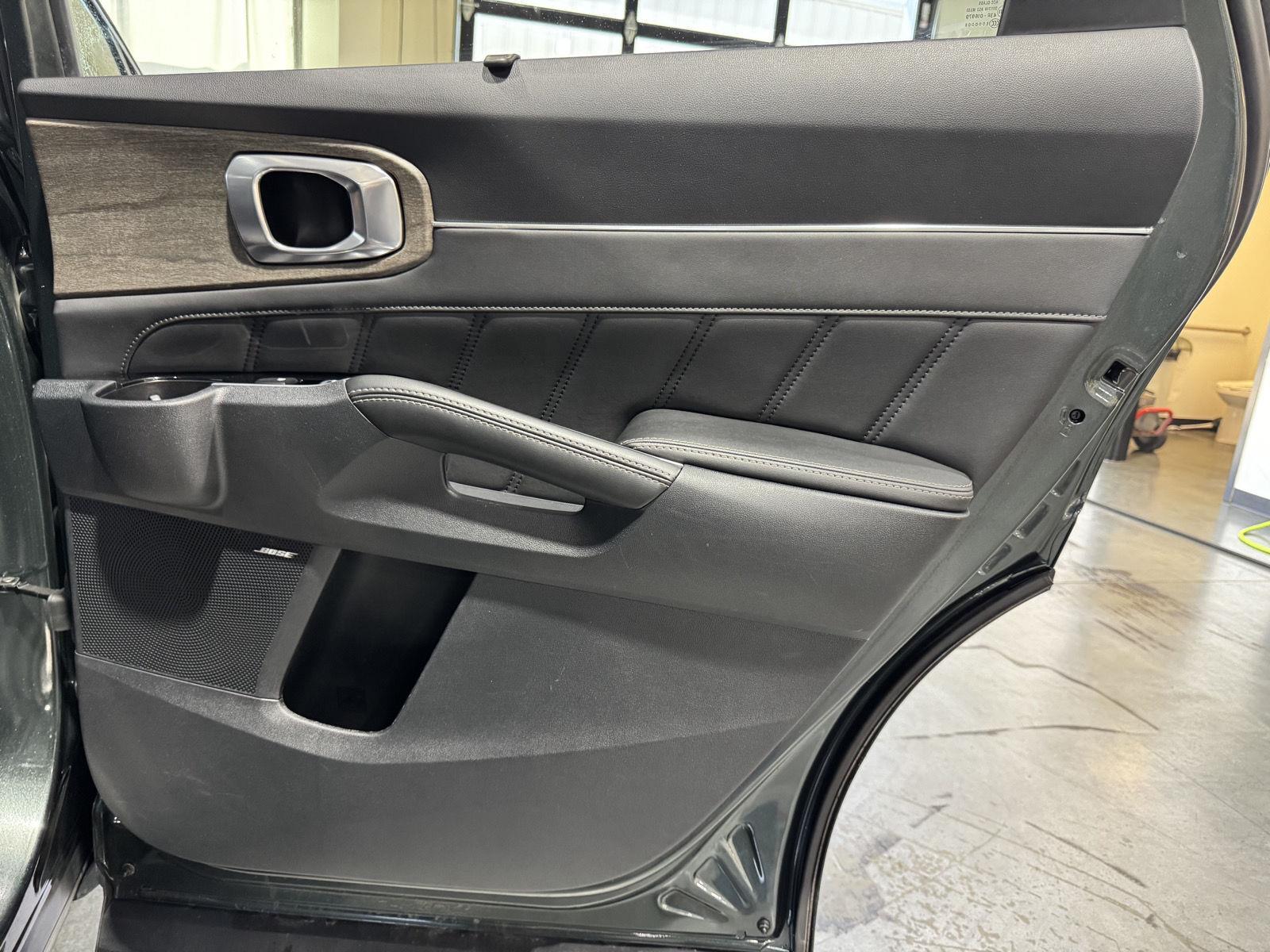 Vehicle photo 27