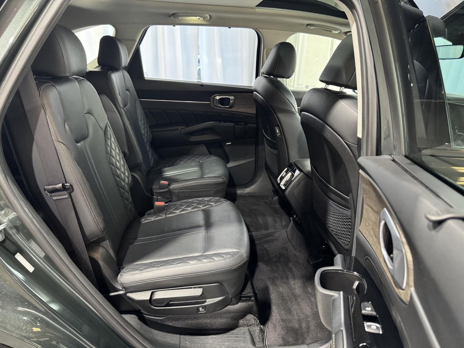 Vehicle photo 28