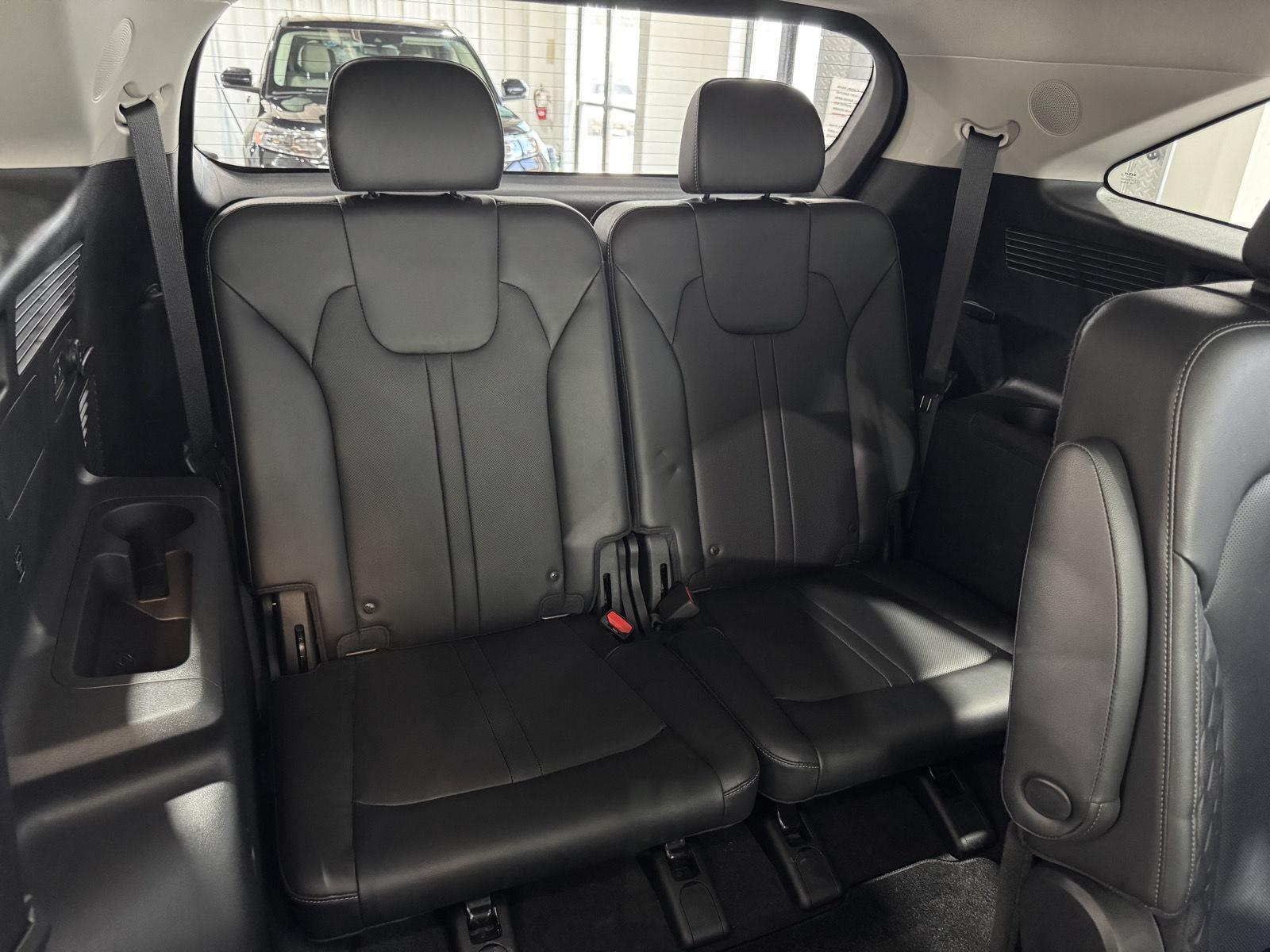 Vehicle photo 29