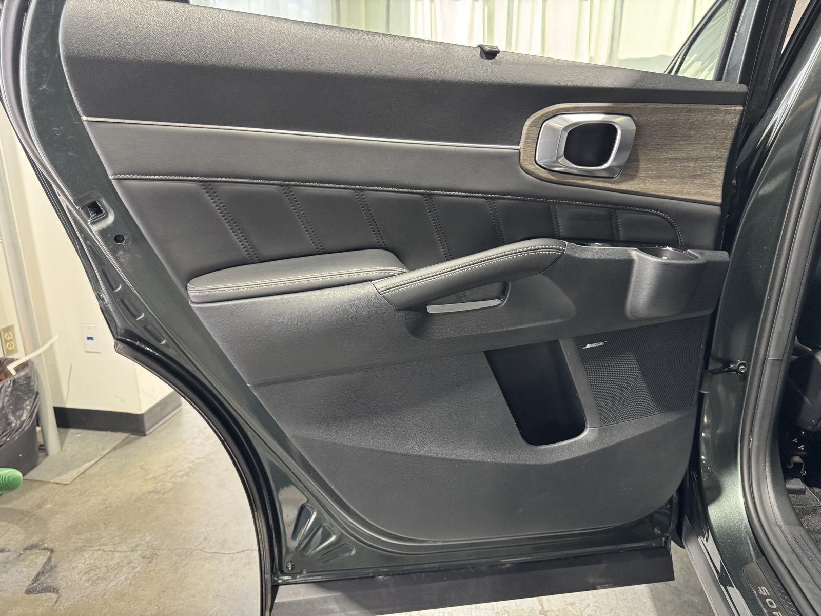 Vehicle photo 30