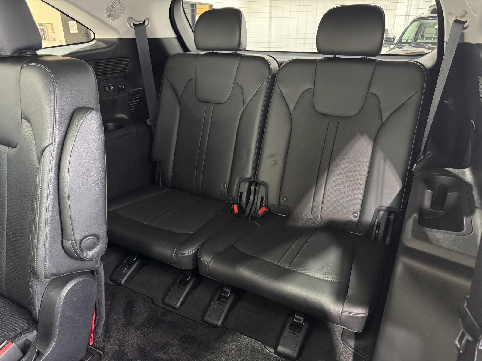 Vehicle photo 32