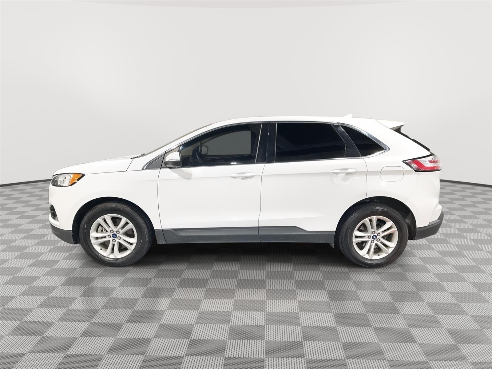 Vehicle photo 2