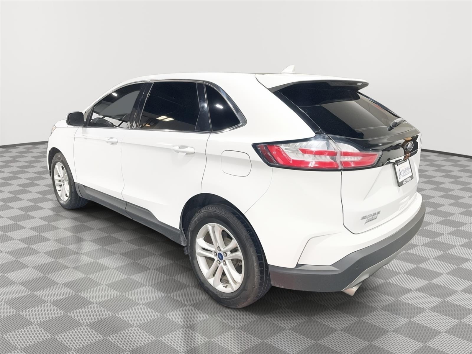 Vehicle photo 4