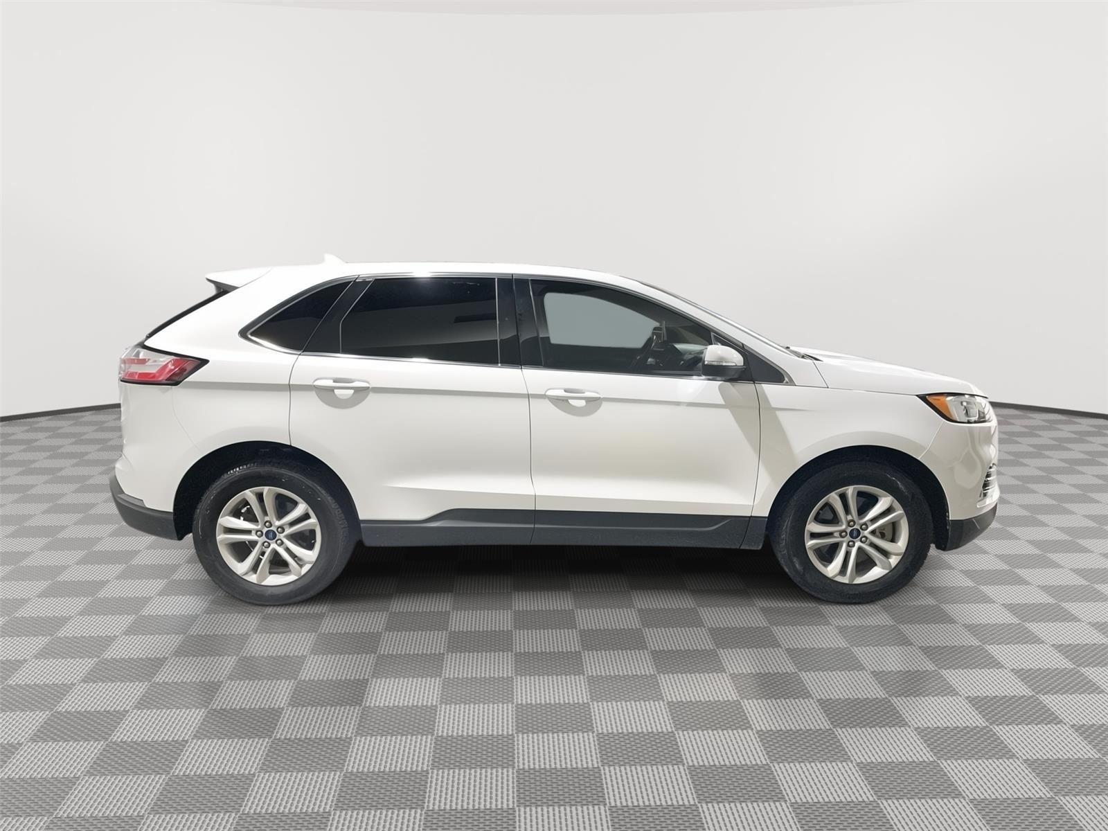 Vehicle photo 7