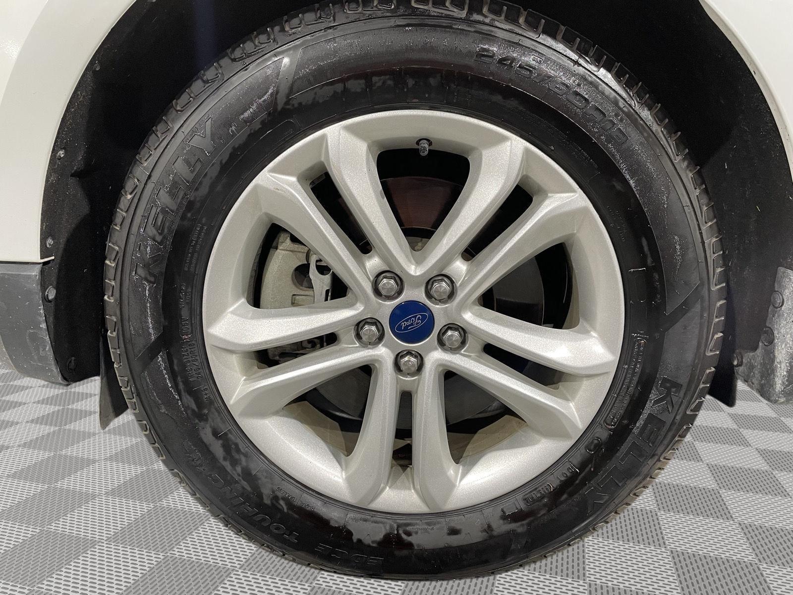 Vehicle photo 10