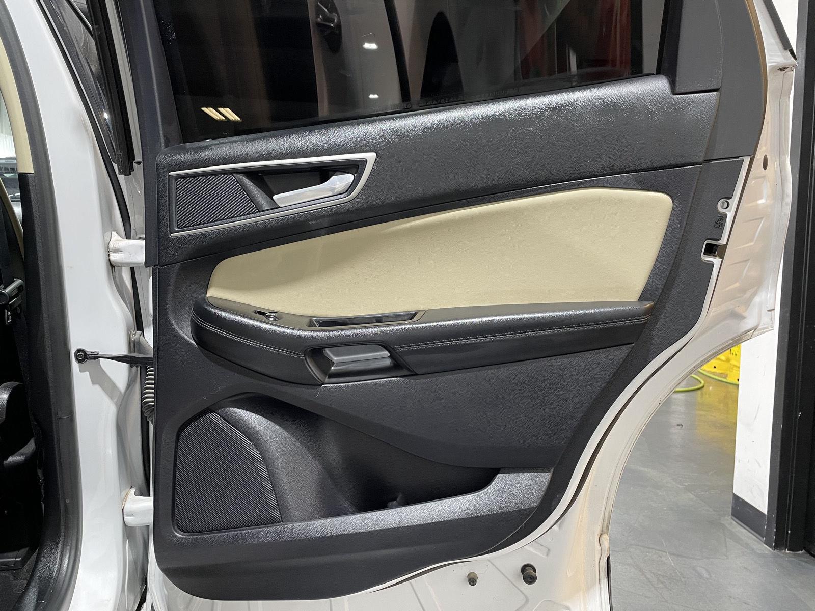 Vehicle photo 16