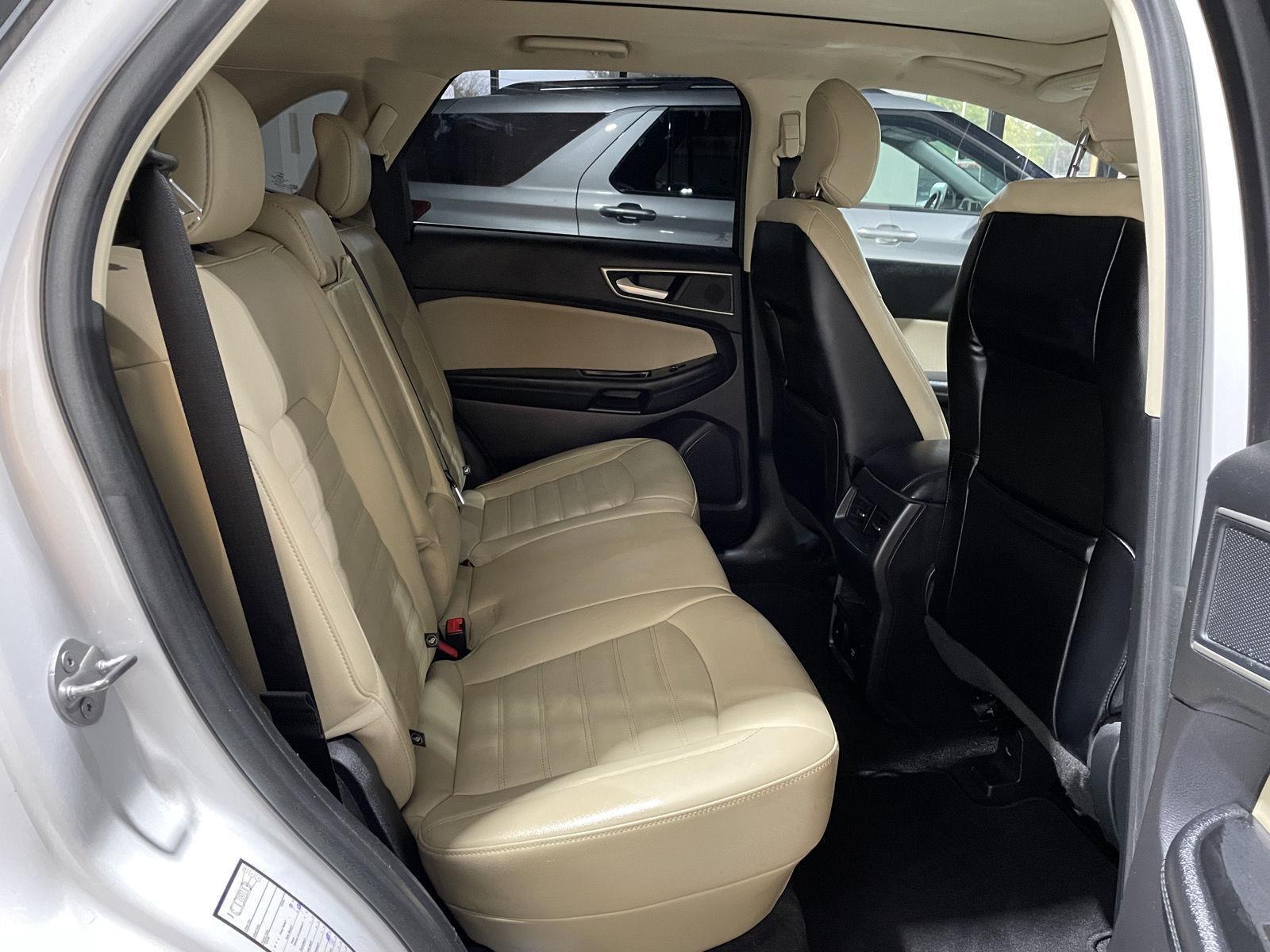 Vehicle photo 17