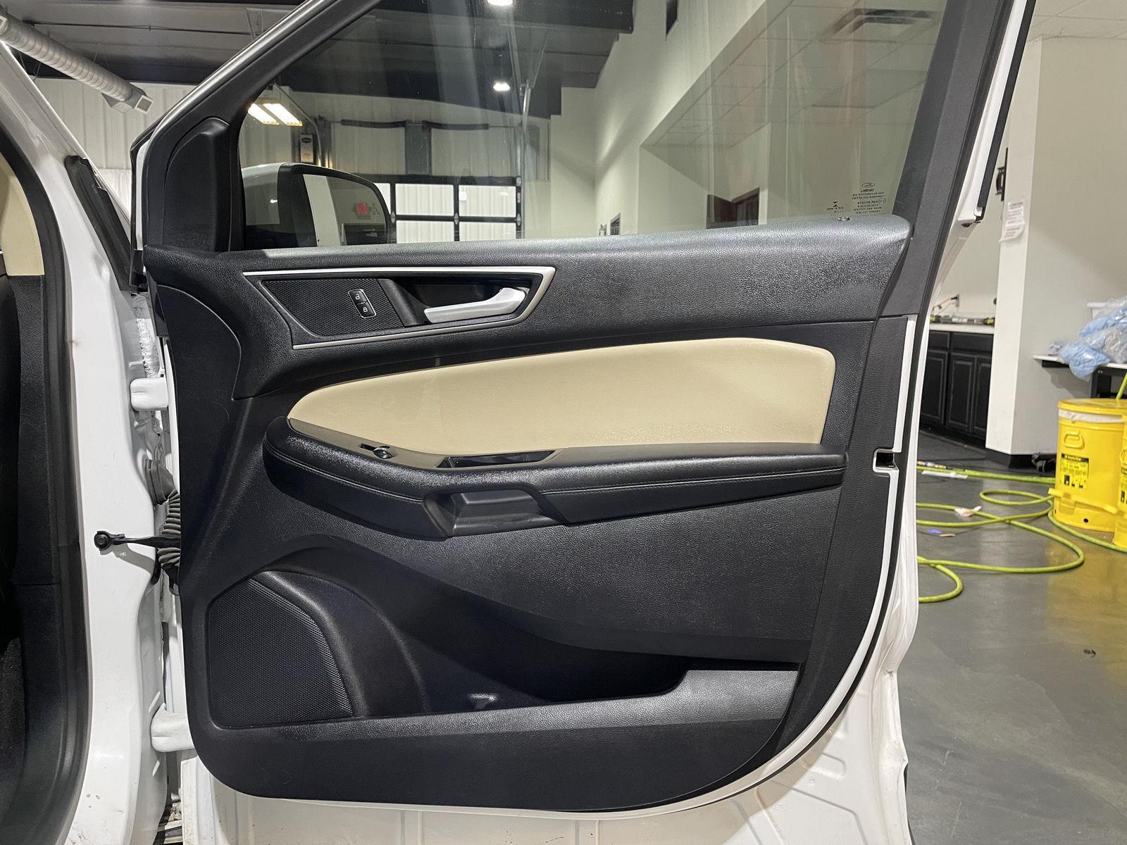 Vehicle photo 18