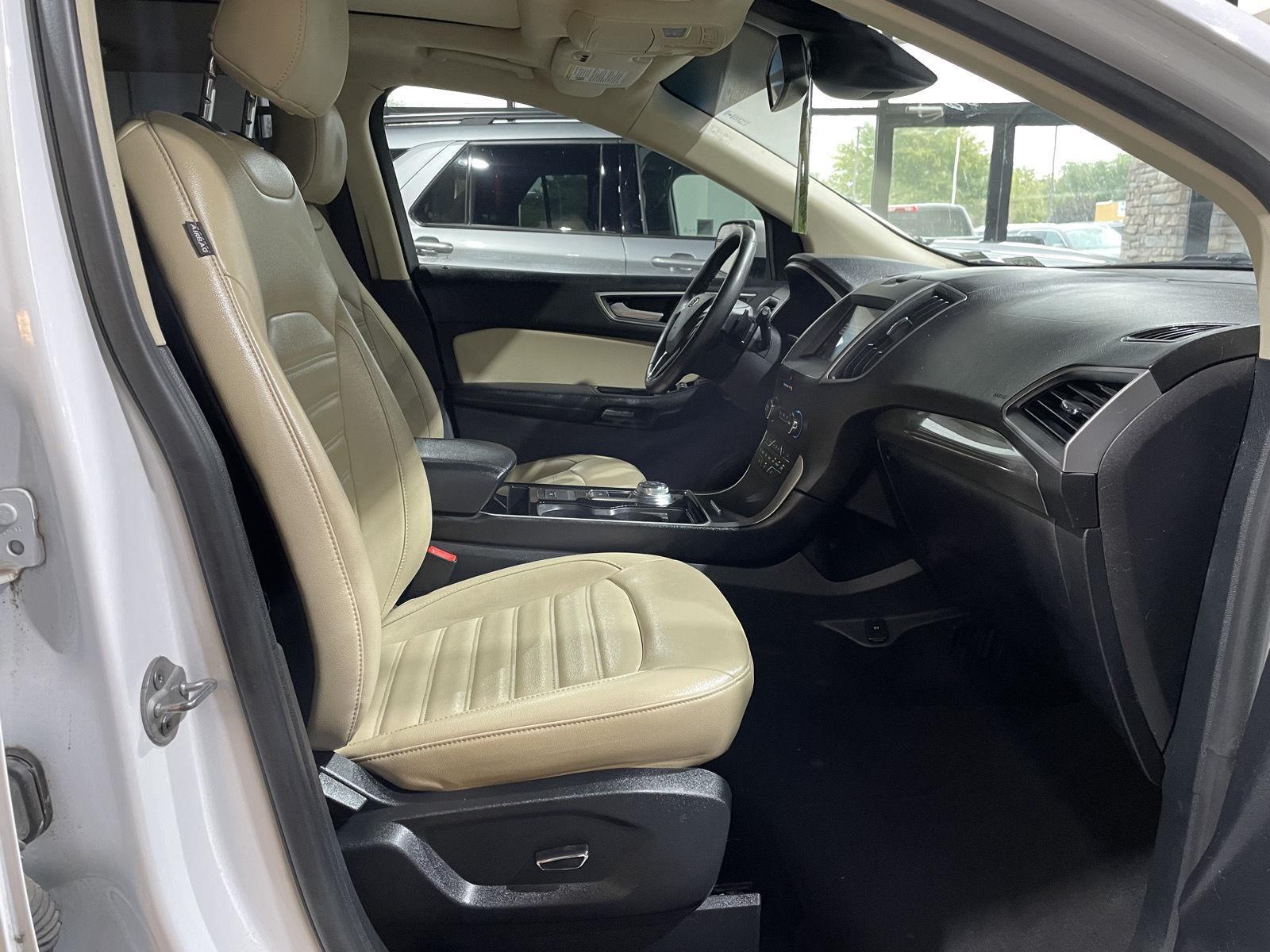 Vehicle photo 19