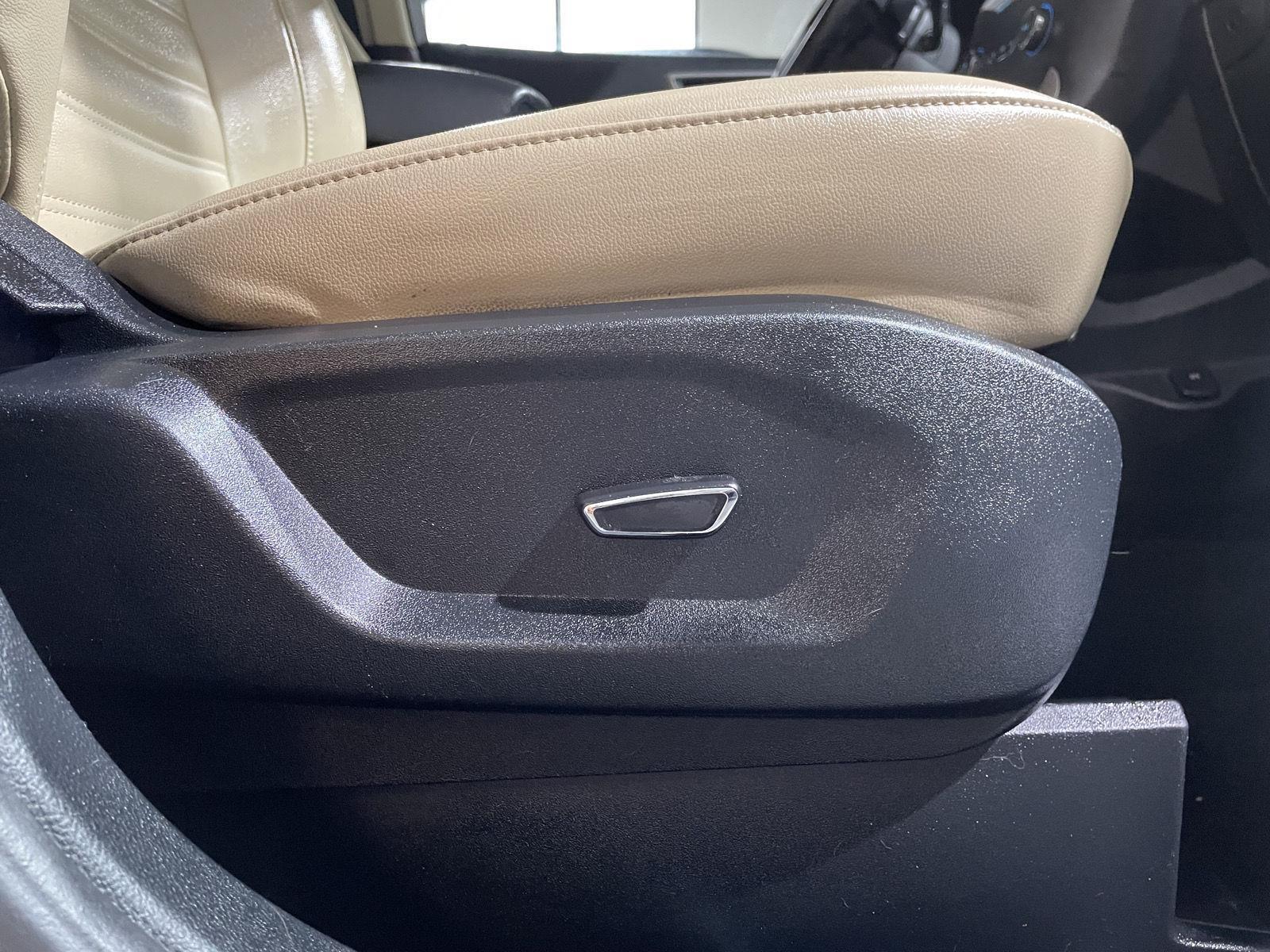 Vehicle photo 21