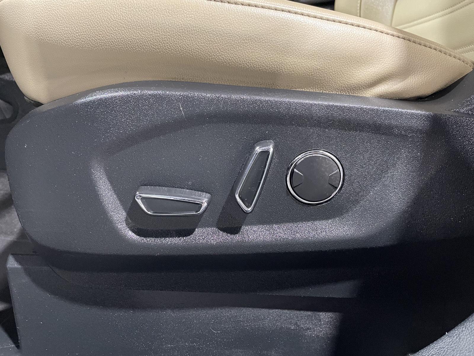 Vehicle photo 22