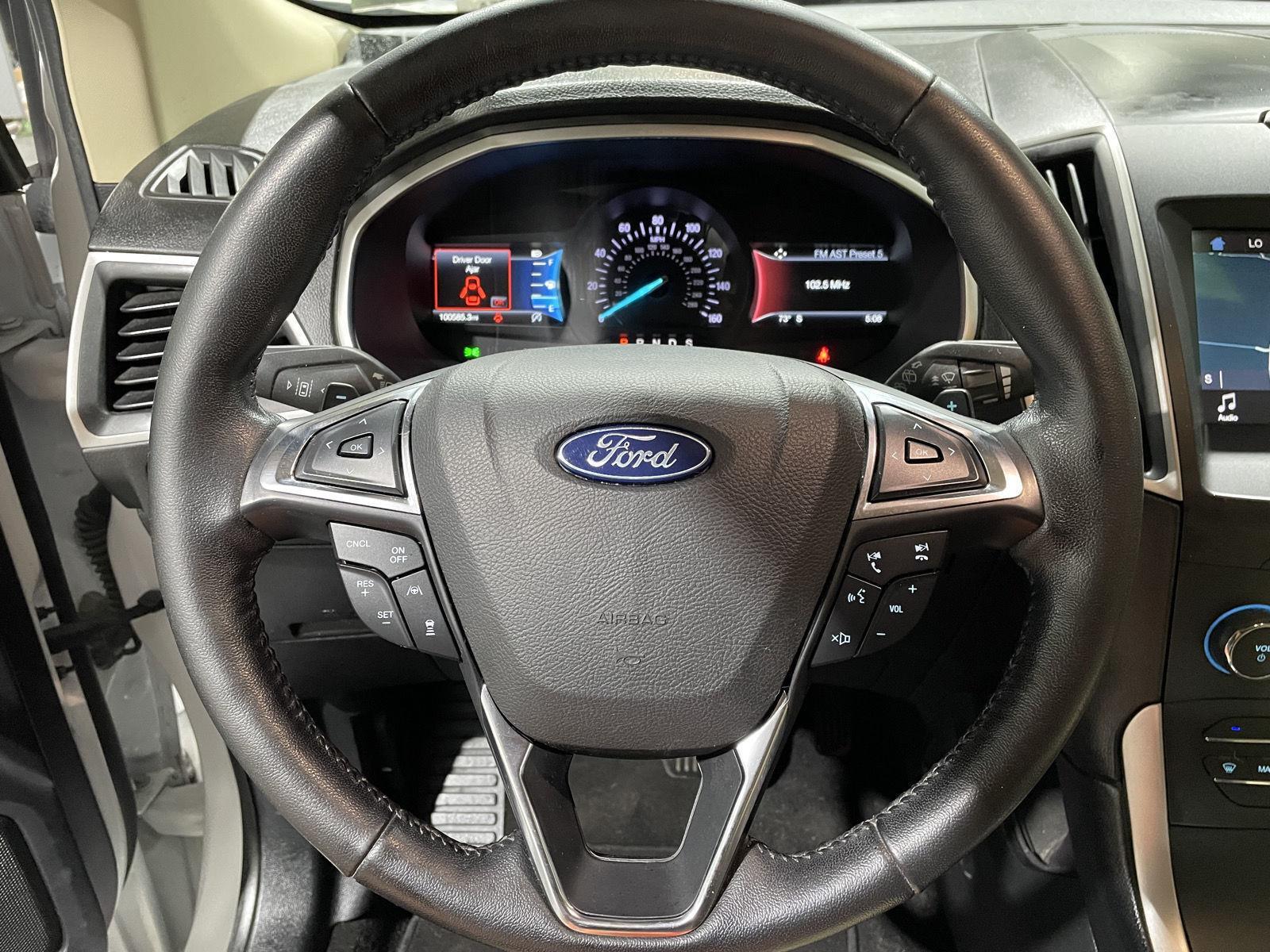Vehicle photo 24
