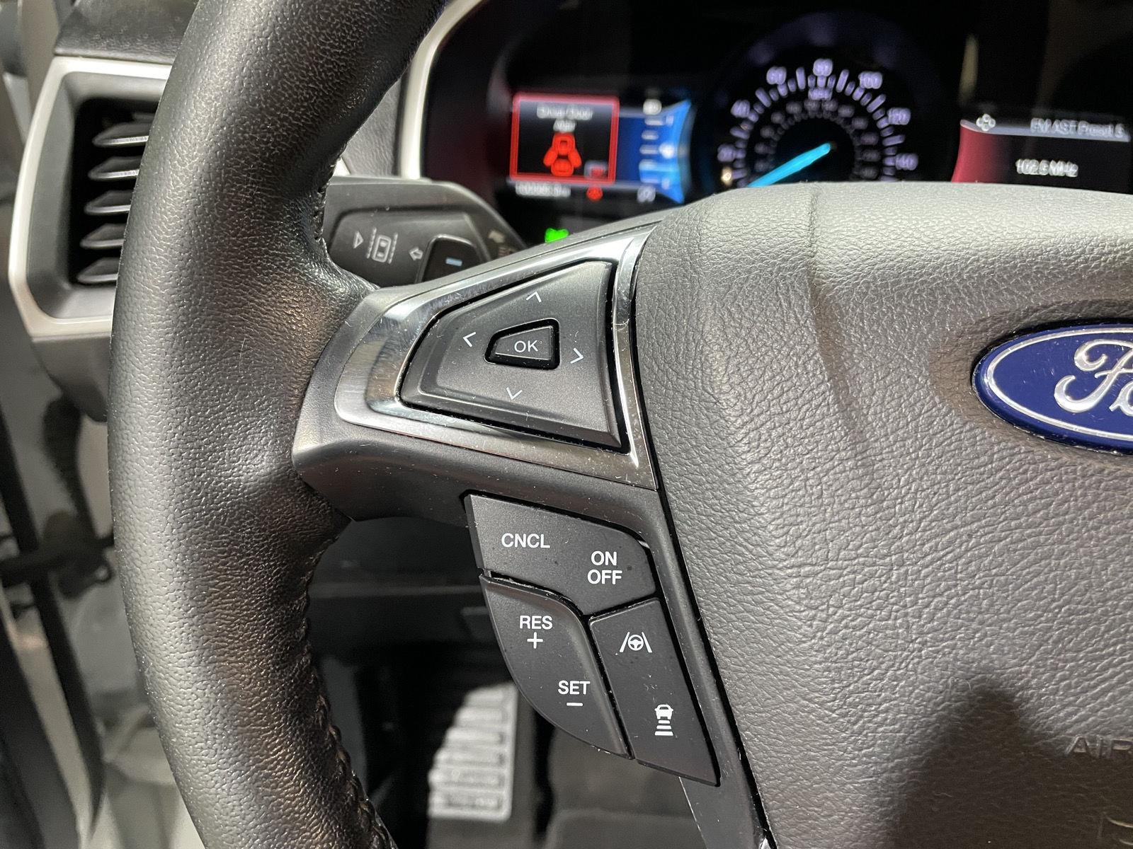 Vehicle photo 25