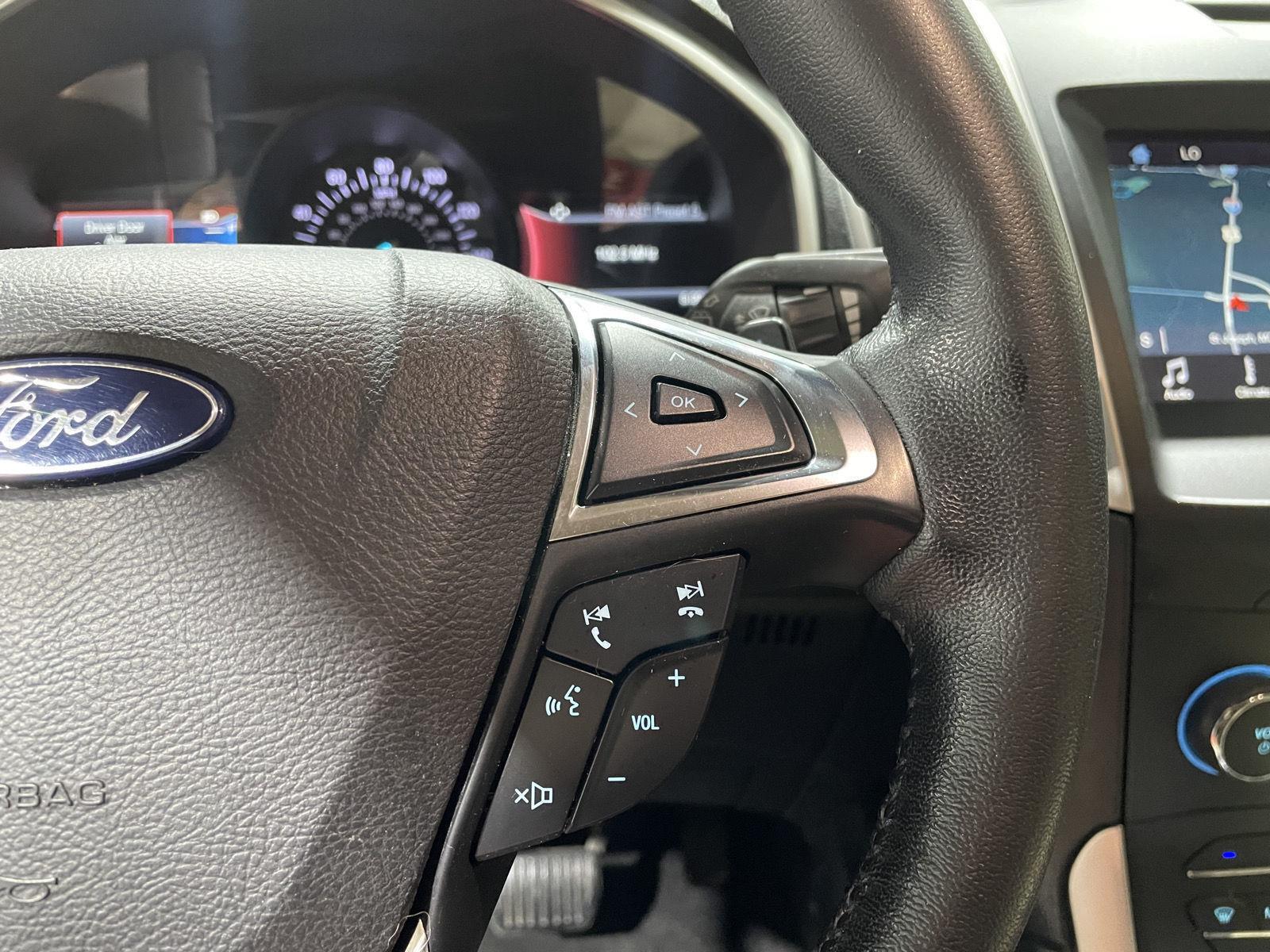 Vehicle photo 26
