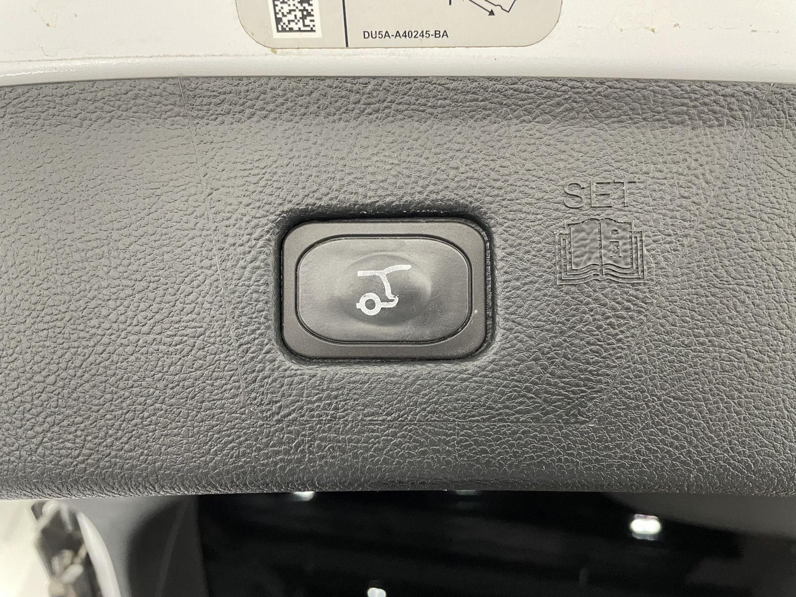 Vehicle photo 34