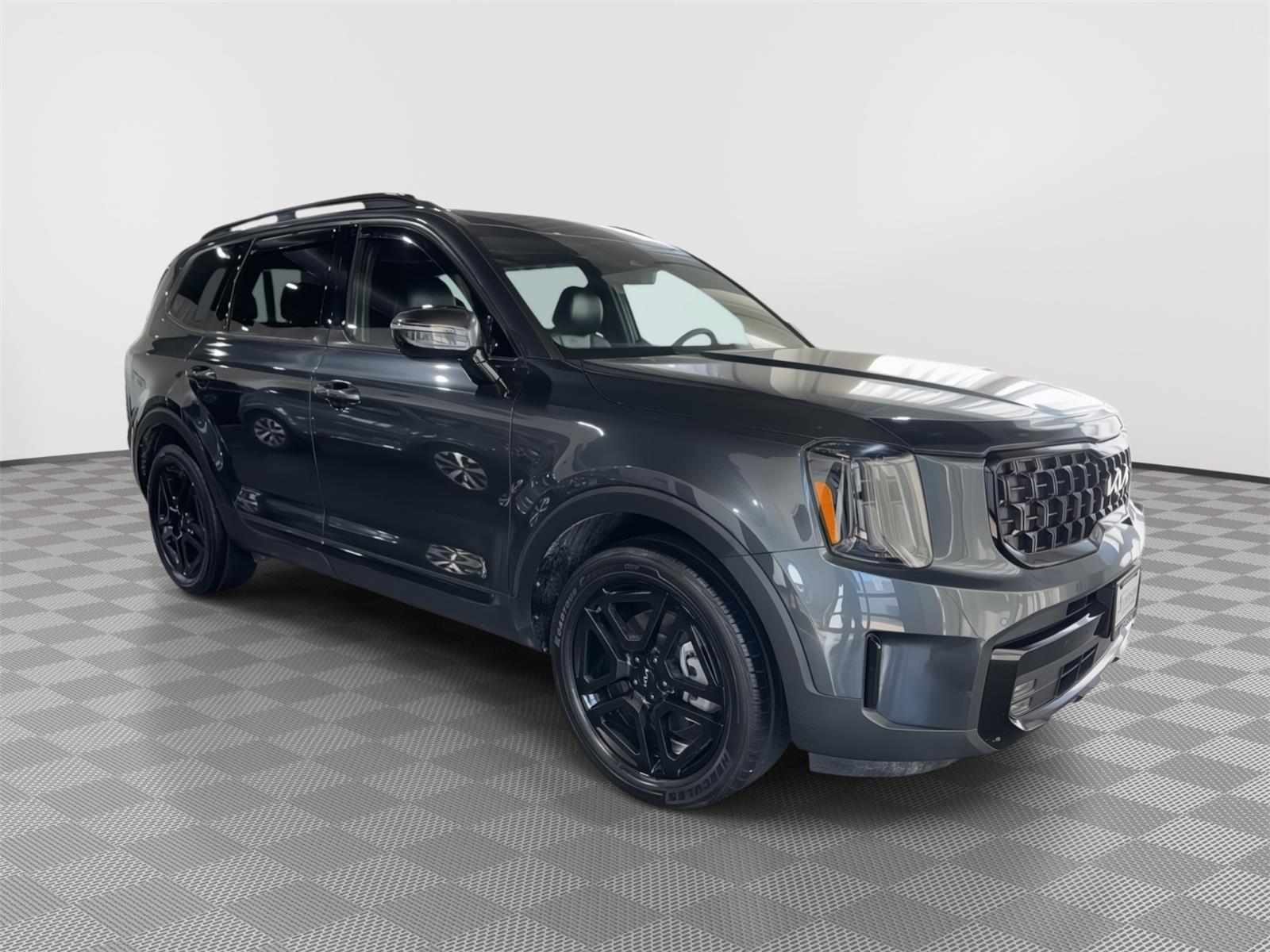 Vehicle photo 6