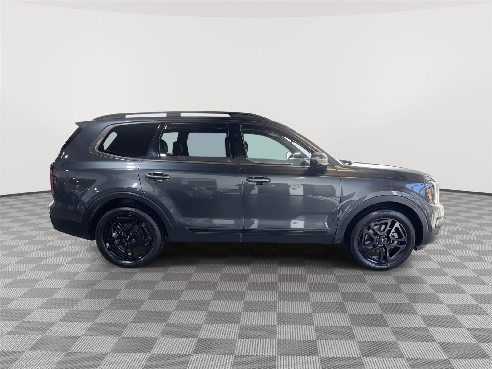 Vehicle photo 7
