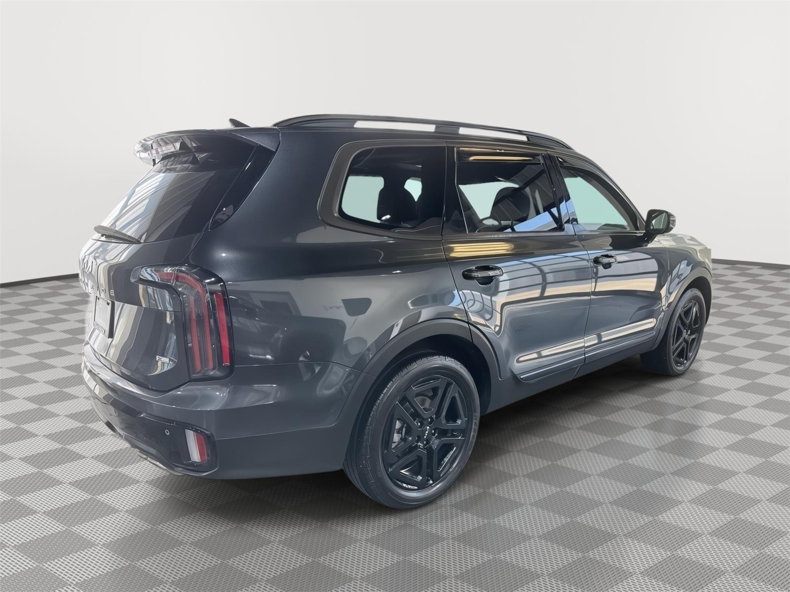 Vehicle photo 8