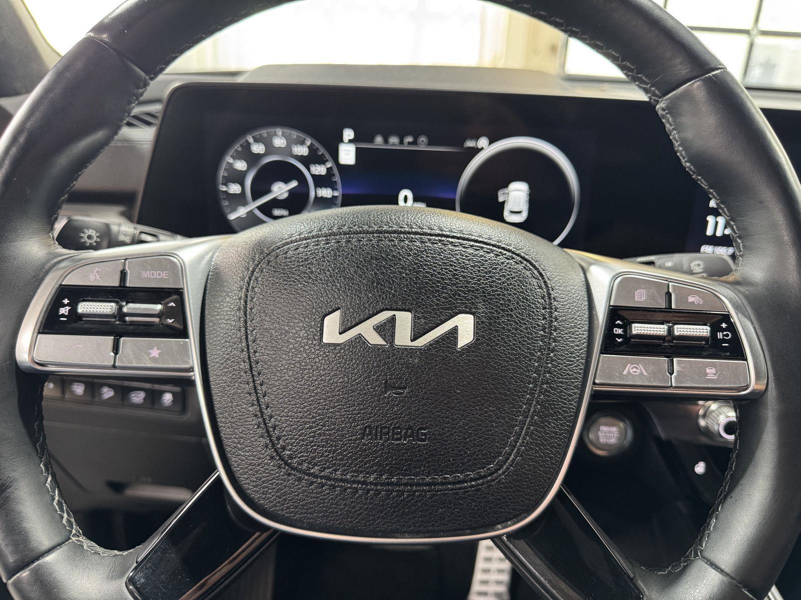 Vehicle photo 14