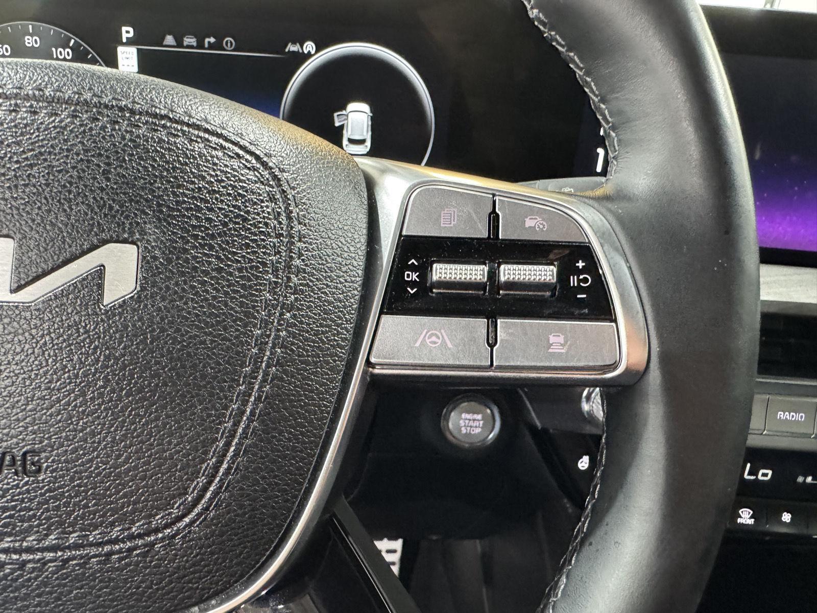 Vehicle photo 16