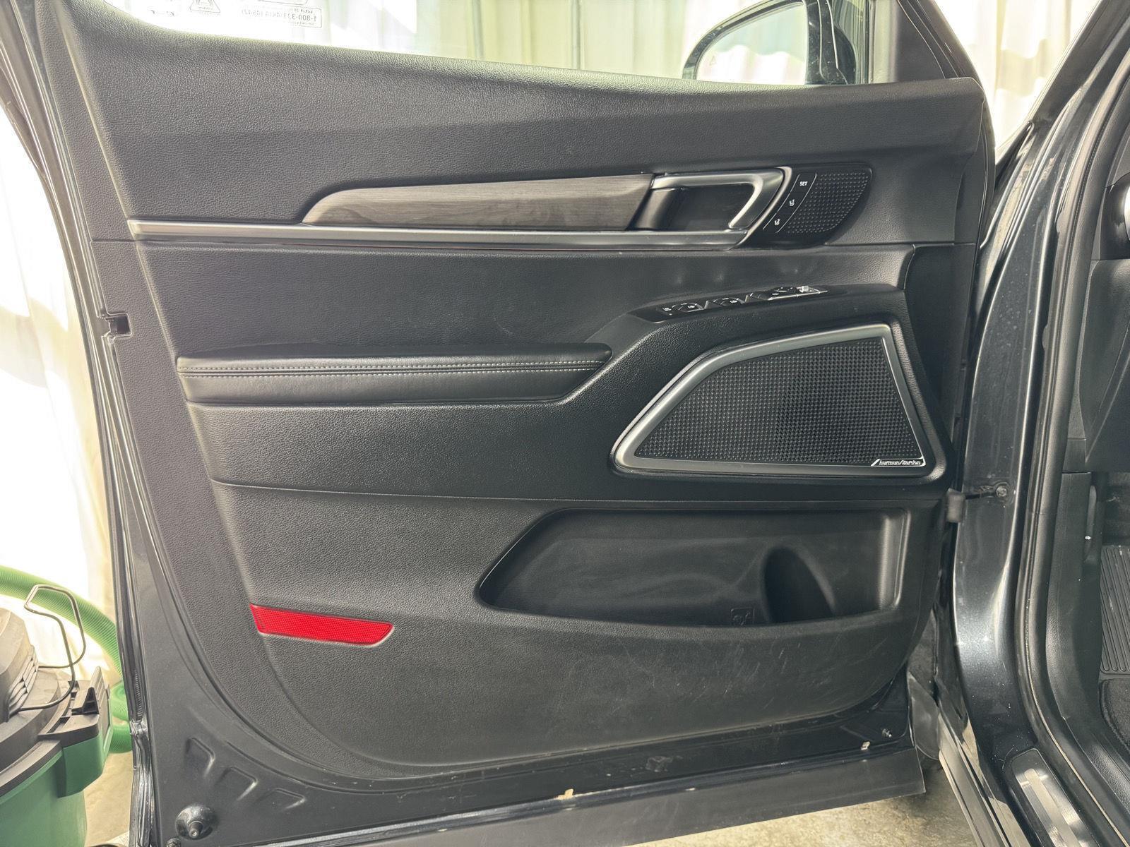 Vehicle photo 18