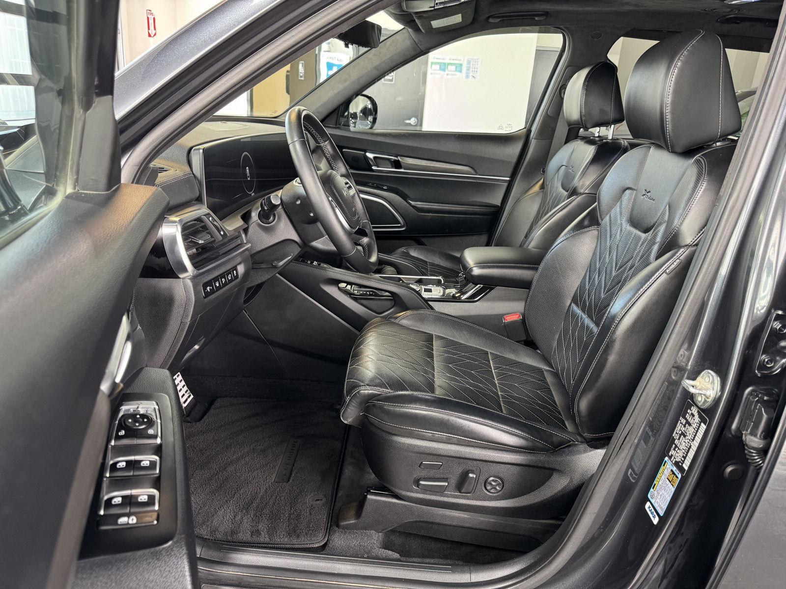 Vehicle photo 19