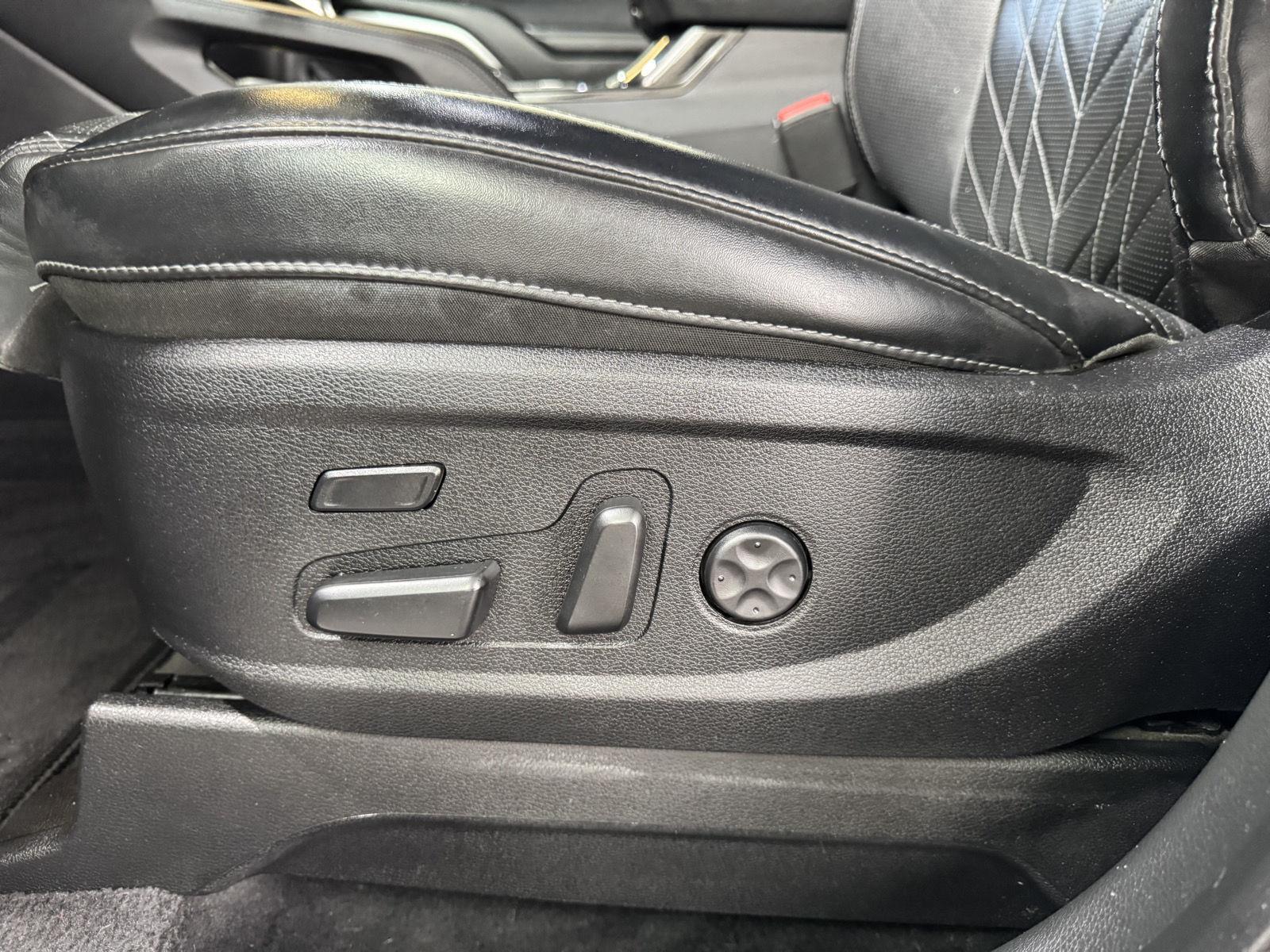 Vehicle photo 21
