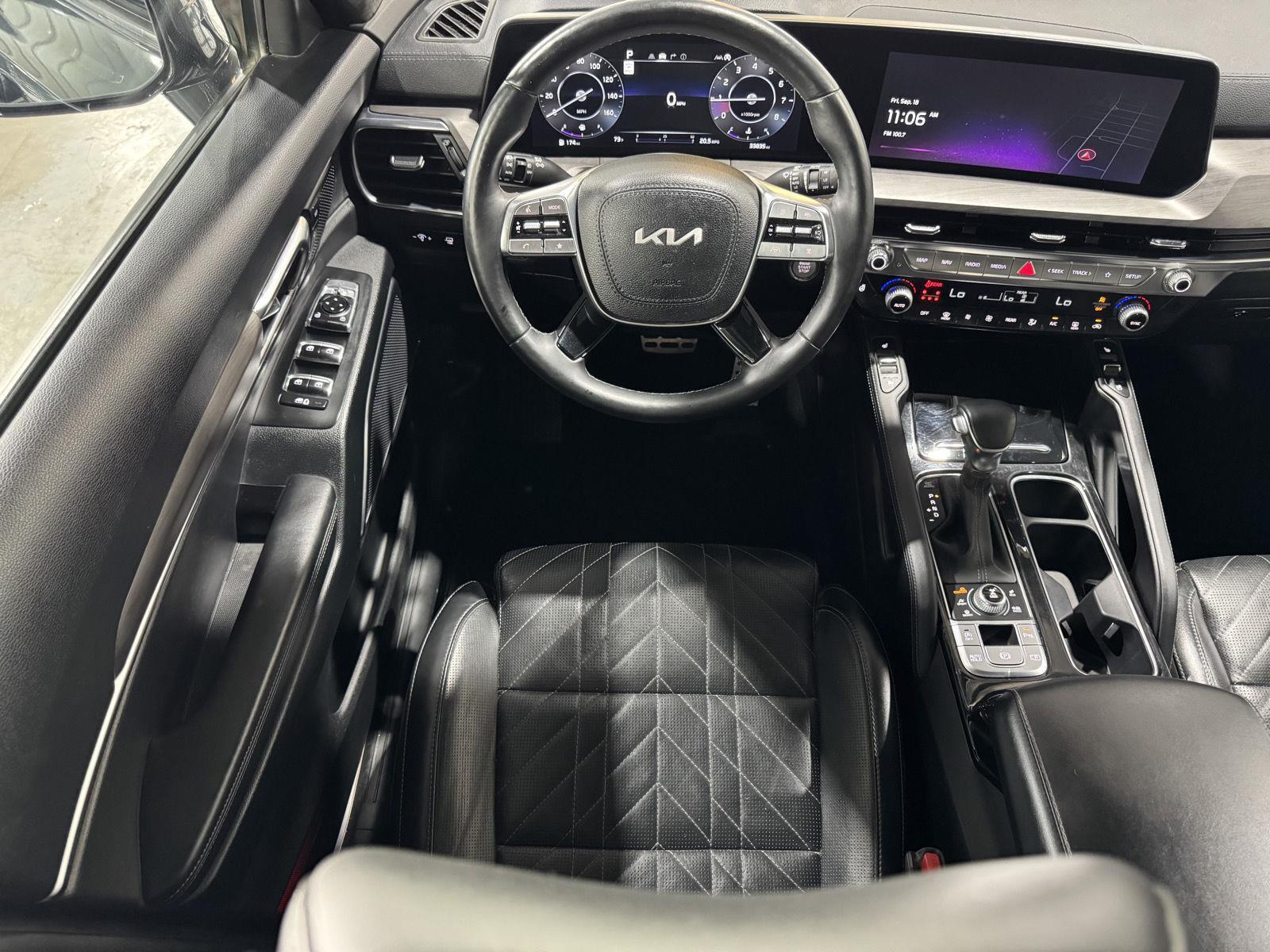 Vehicle photo 23