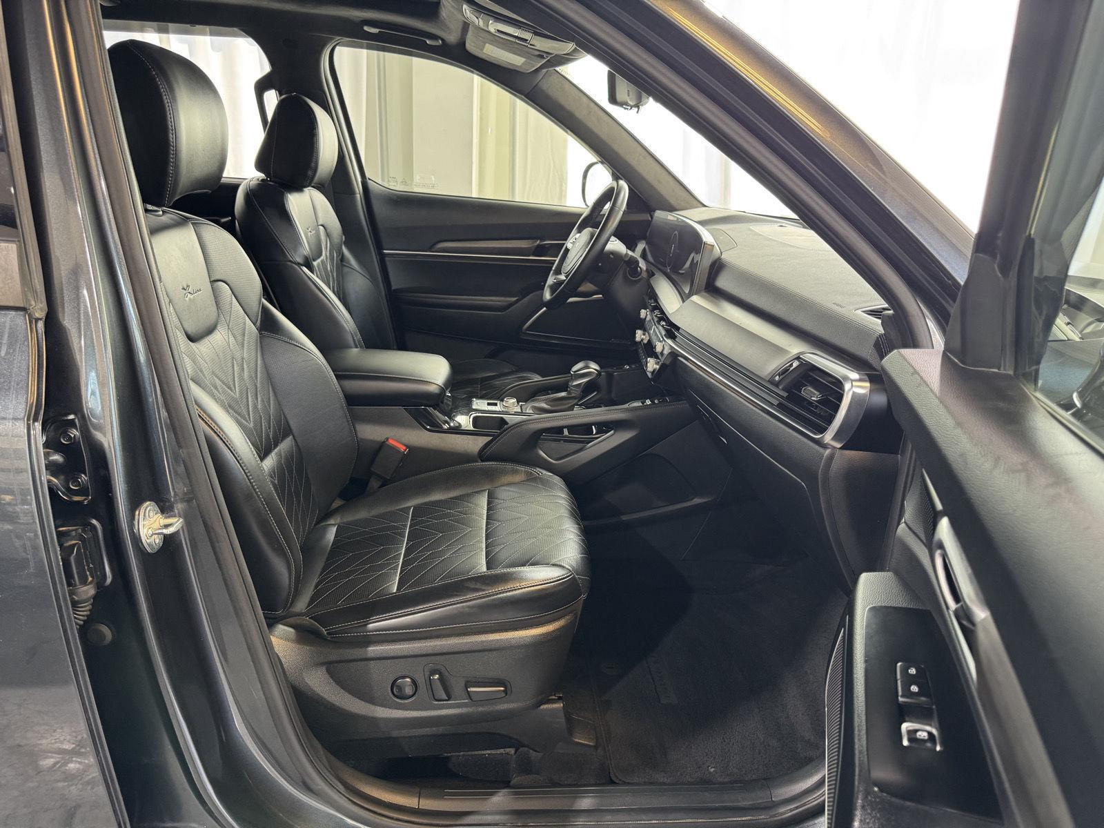 Vehicle photo 25