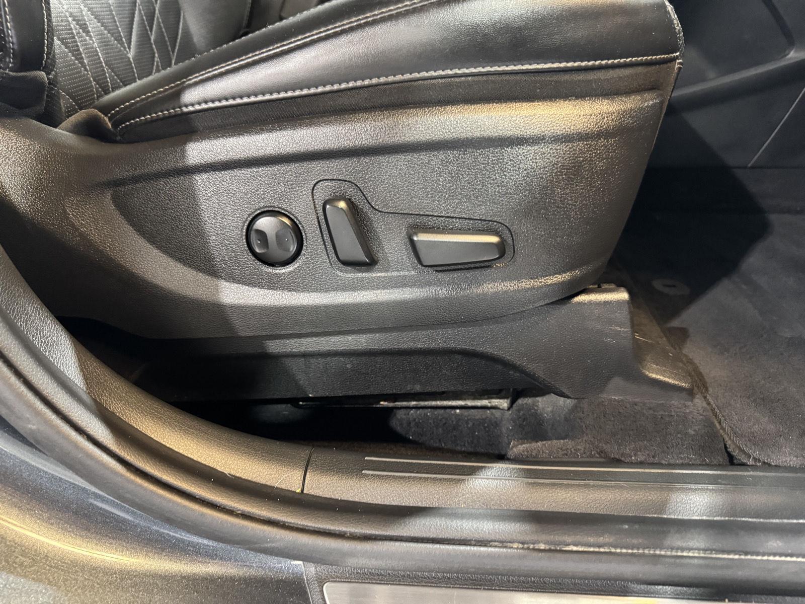Vehicle photo 27