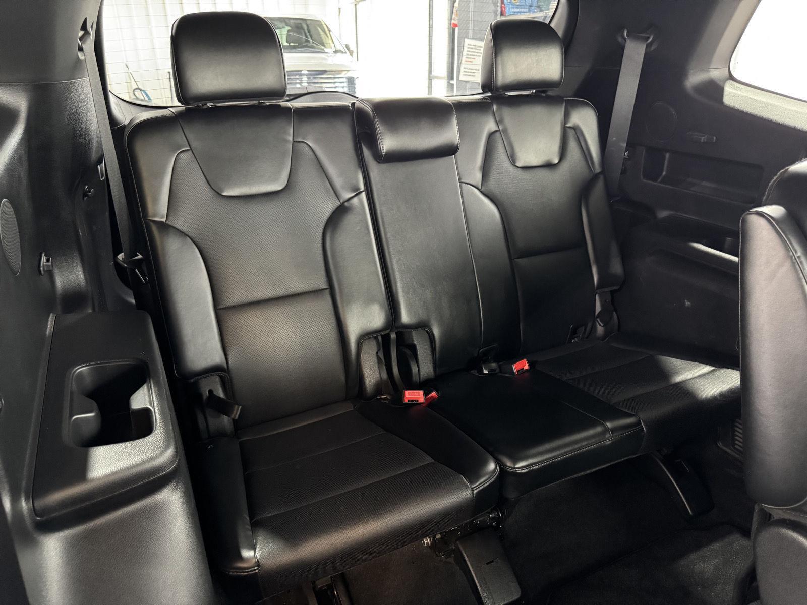 Vehicle photo 30