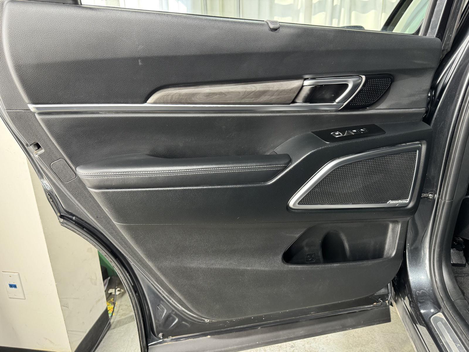 Vehicle photo 31