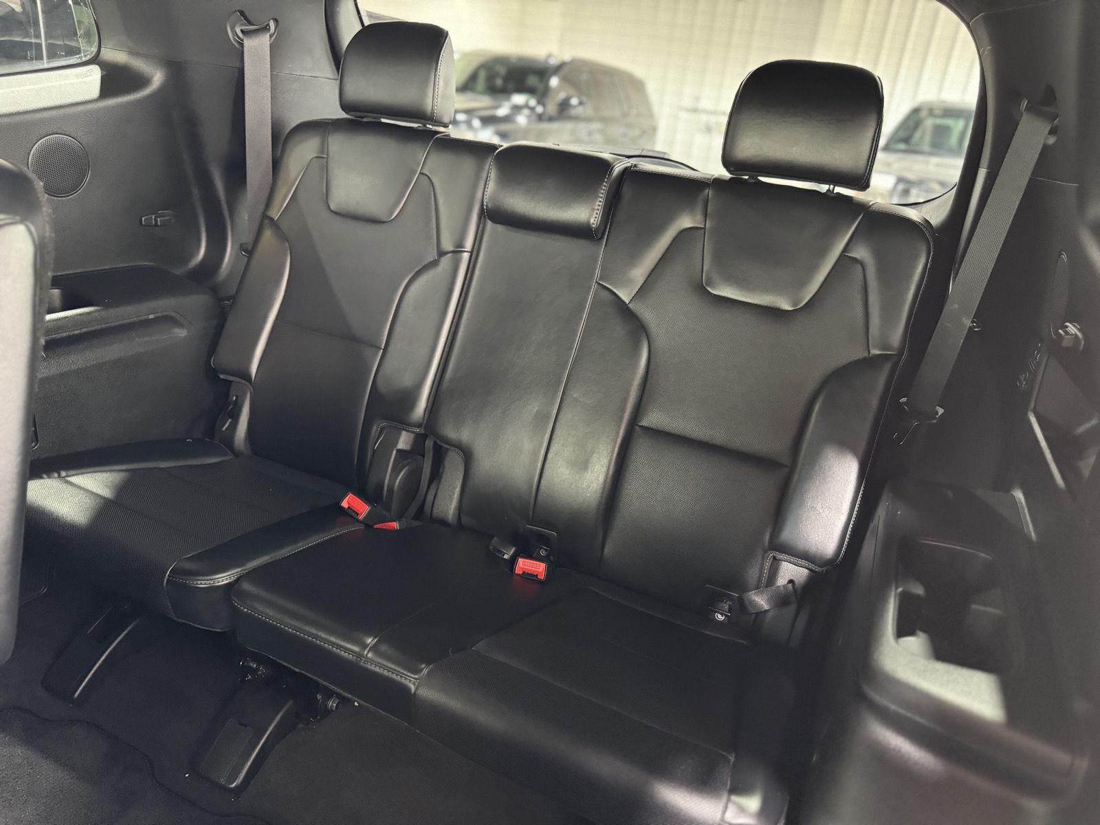 Vehicle photo 33