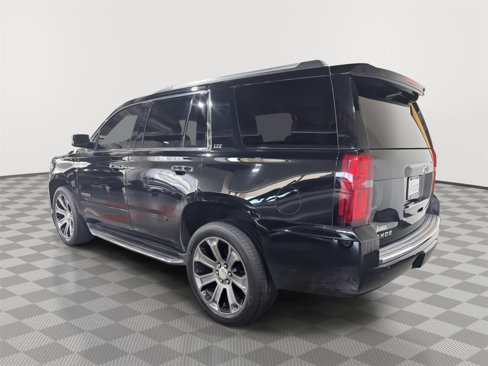 Vehicle photo 8