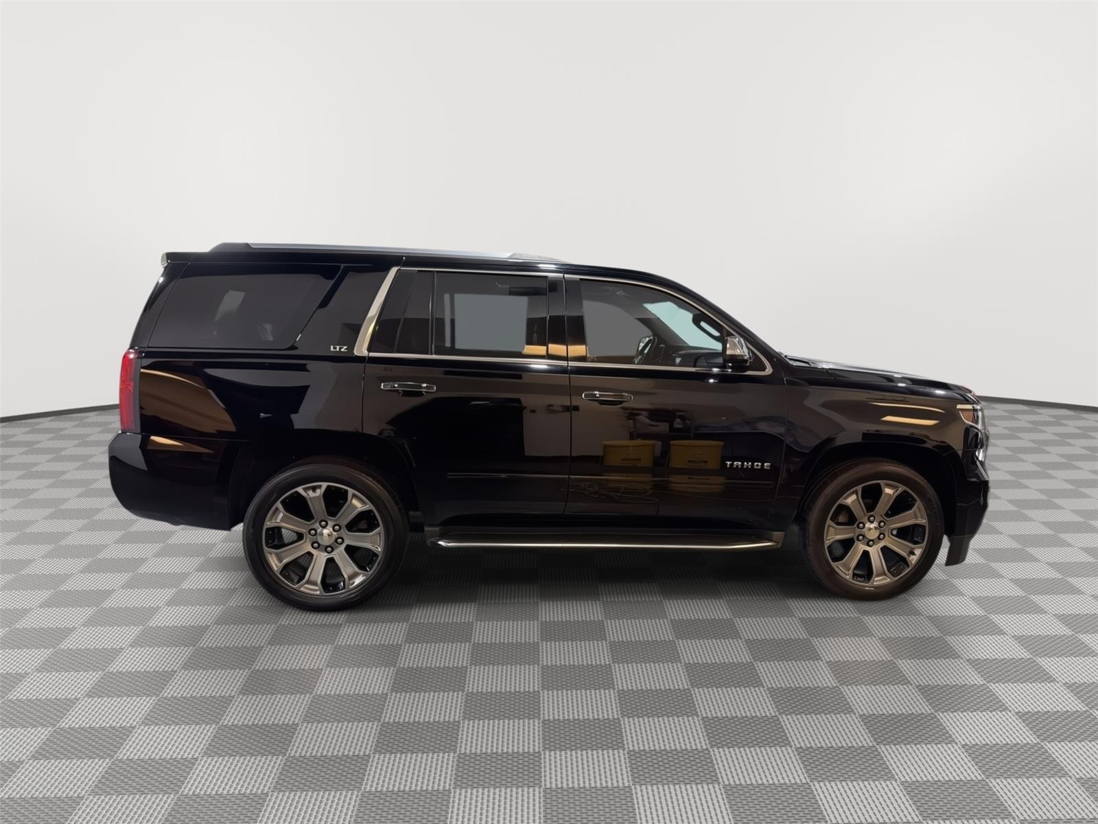 Vehicle photo 9