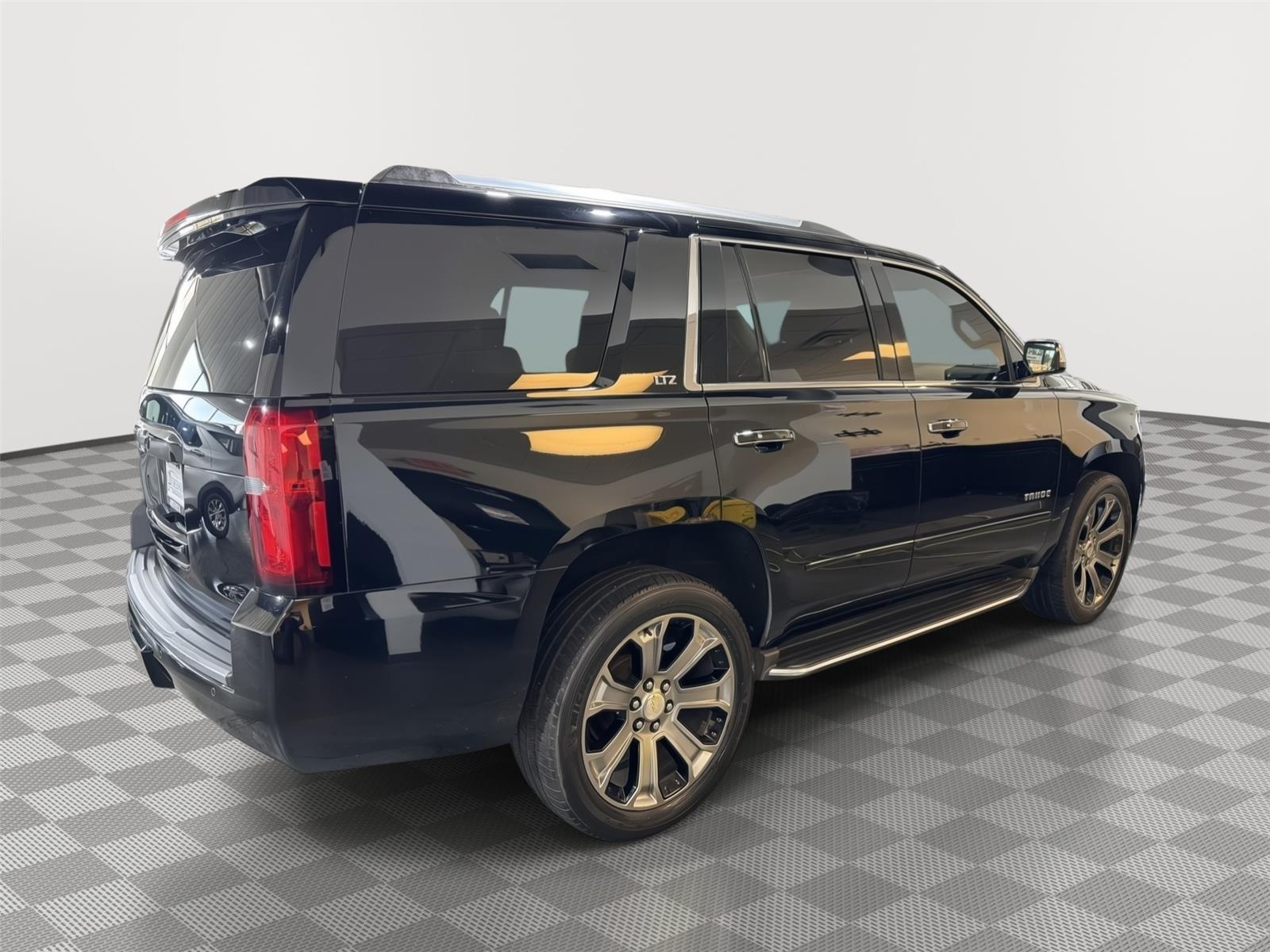Vehicle photo 10