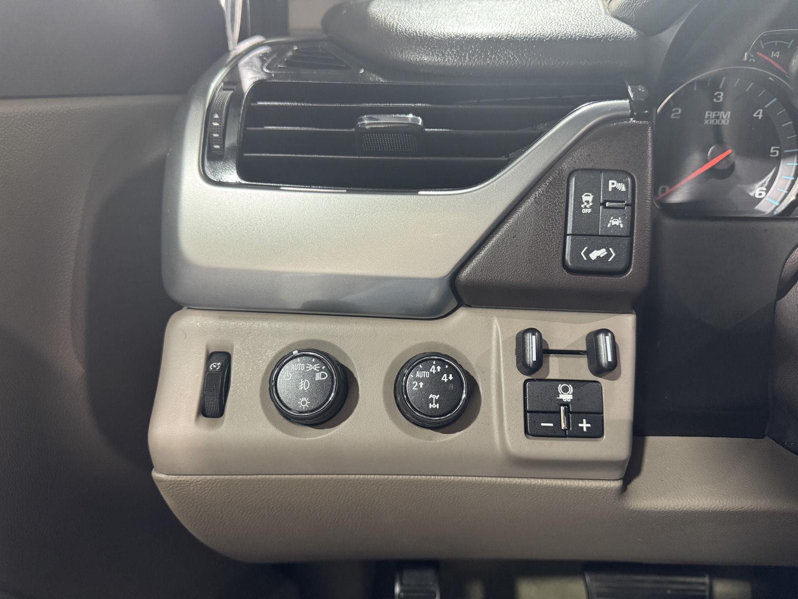 Vehicle photo 17
