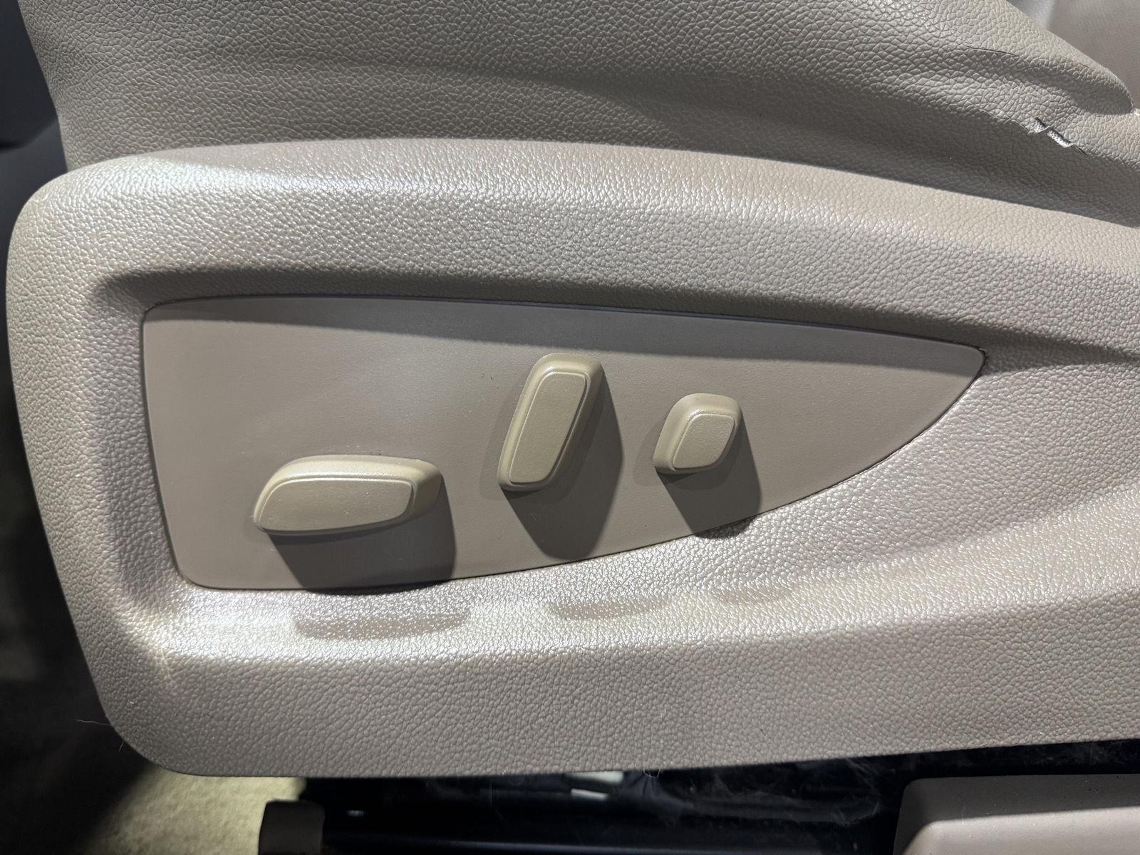 Vehicle photo 21