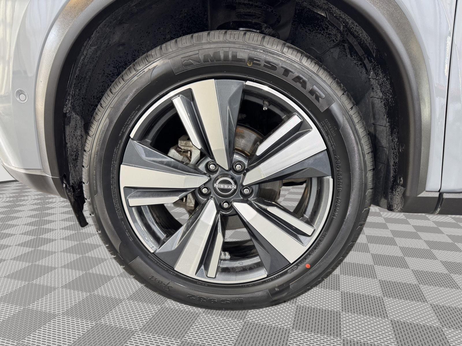 Vehicle photo 11