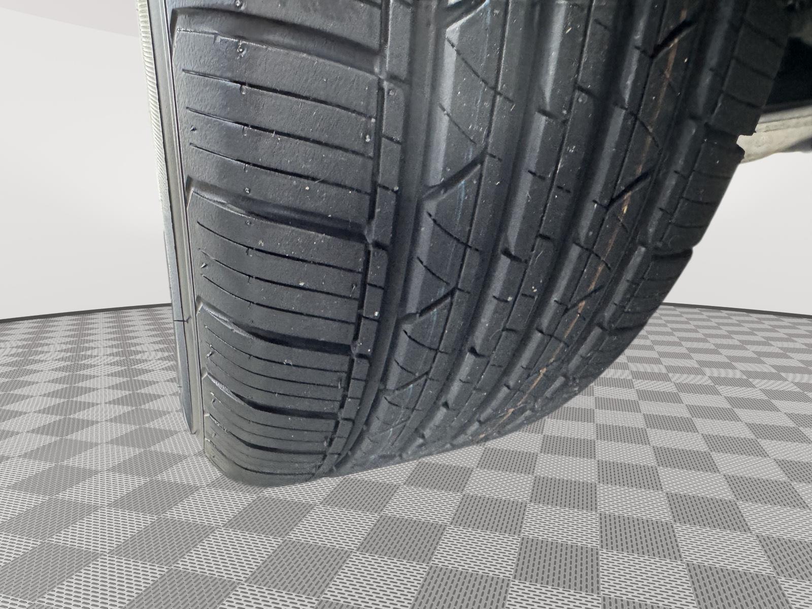 Vehicle photo 12
