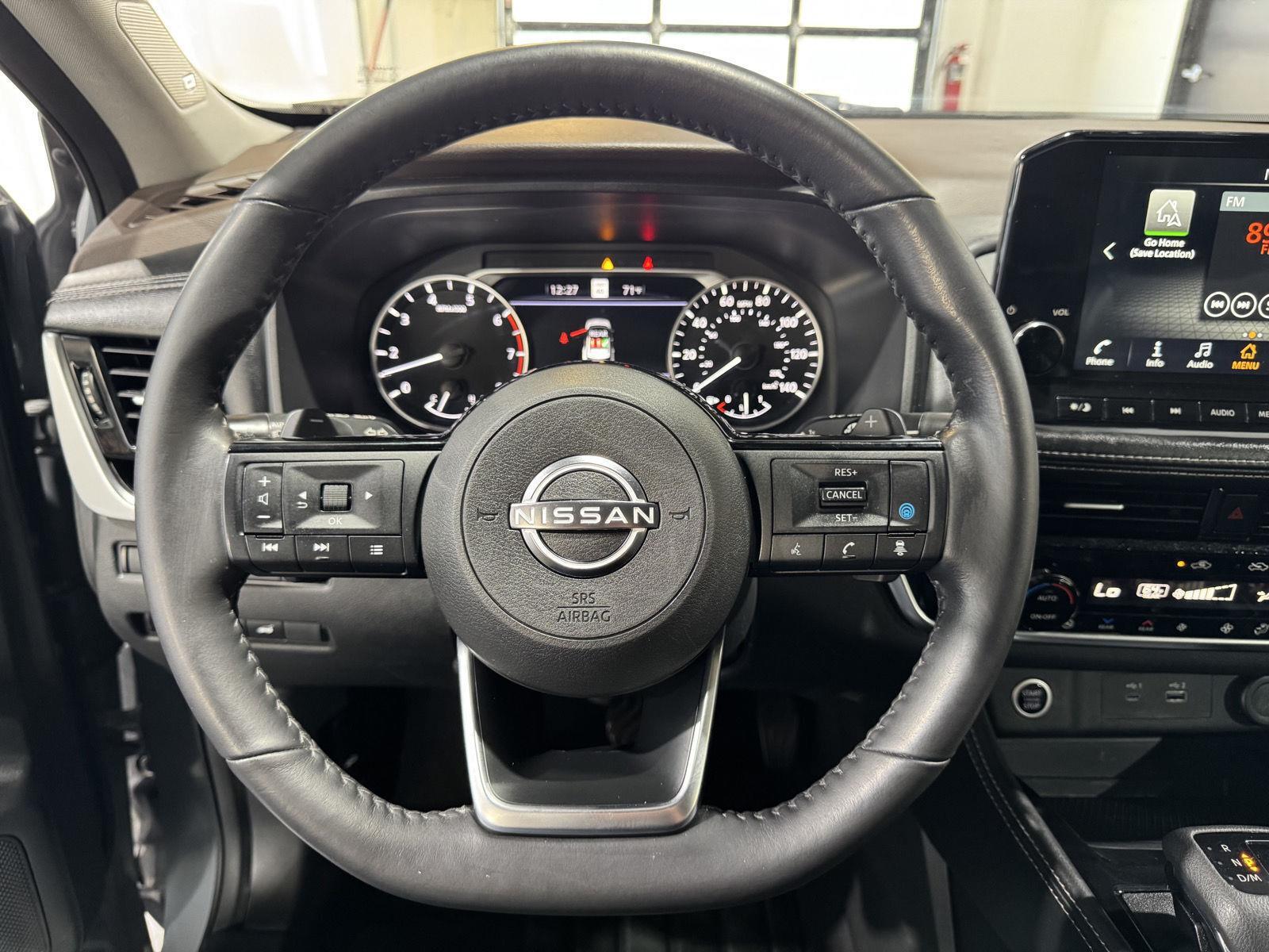 Vehicle photo 13