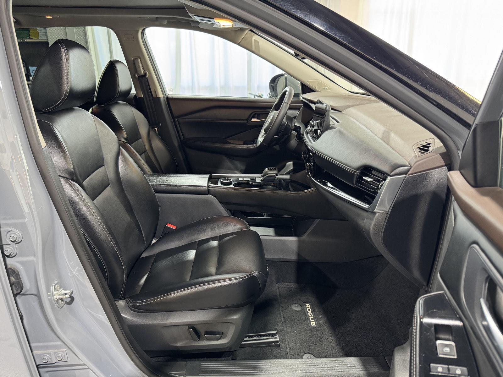 Vehicle photo 25