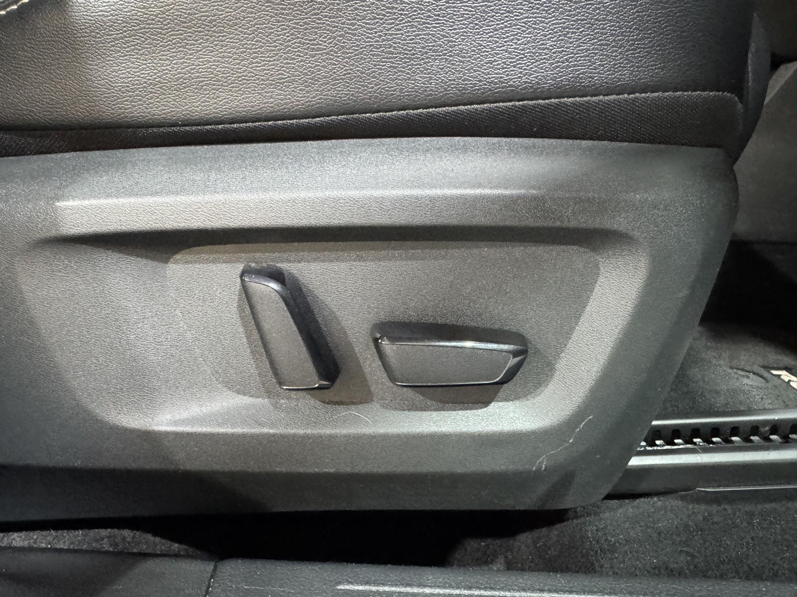 Vehicle photo 27